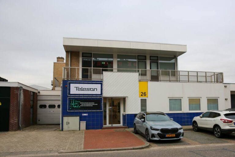 Vooraanzicht van het bedrijfspand van Teleson